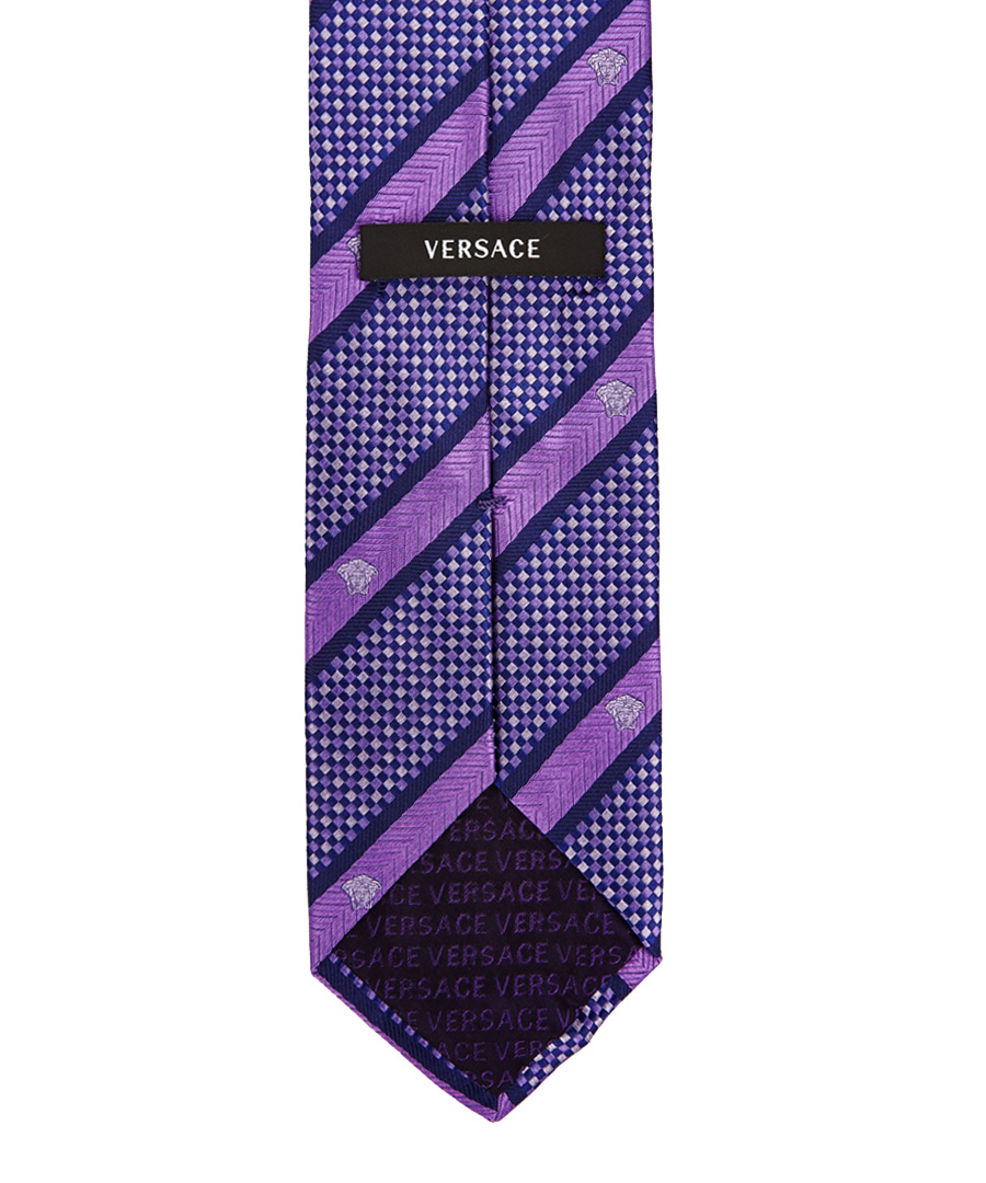 Exchange note Loved by GQ, we have the biggest selection of premium men's ties, at just $19 for most. Free Shipping available. The Tie Bar is the one-stop destination for luxury menswear at unbeatable prices.